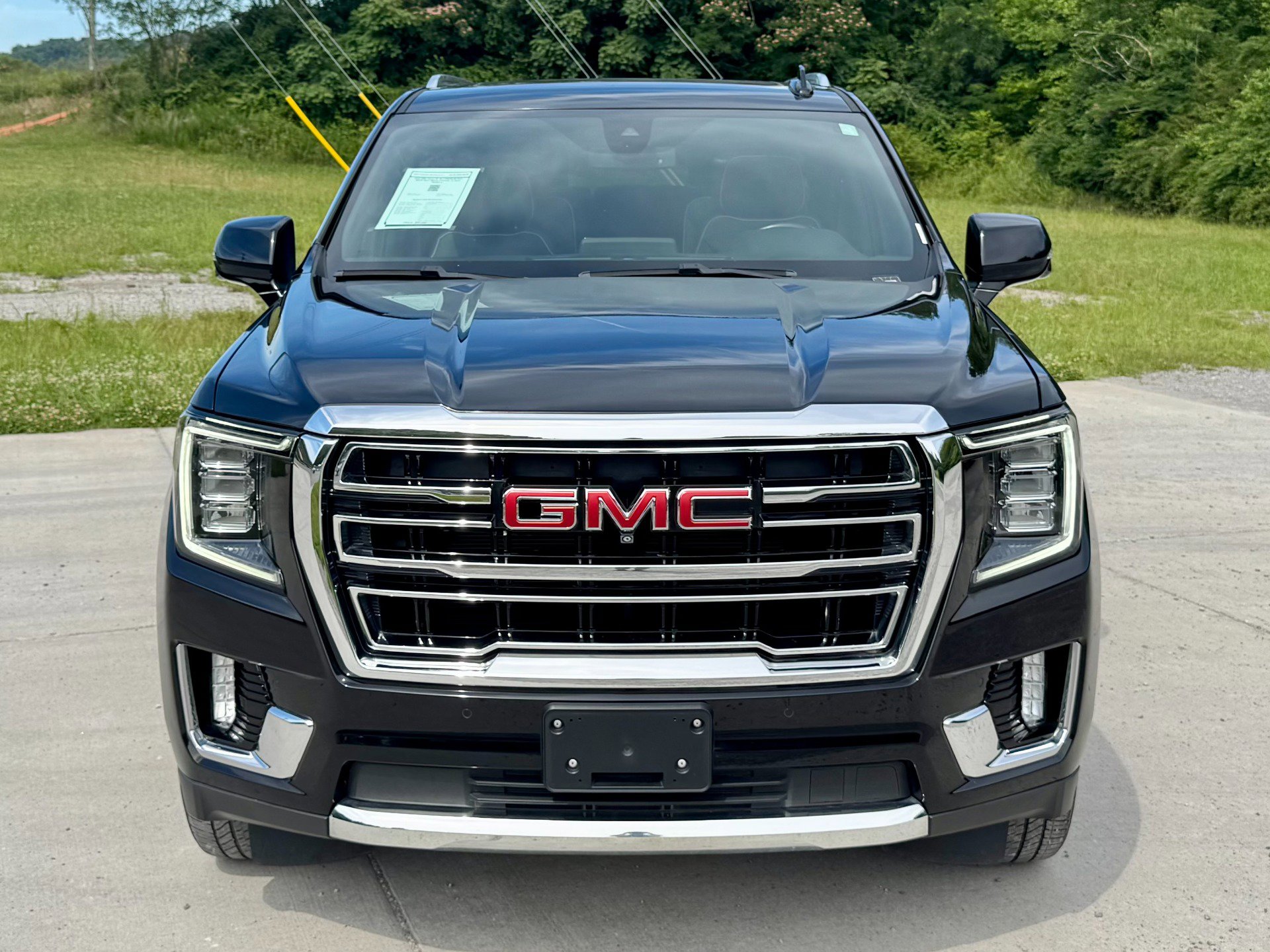 Used 2022 GMC Yukon XL SLT w/ SLT Premium Package AWD/4WD image 5