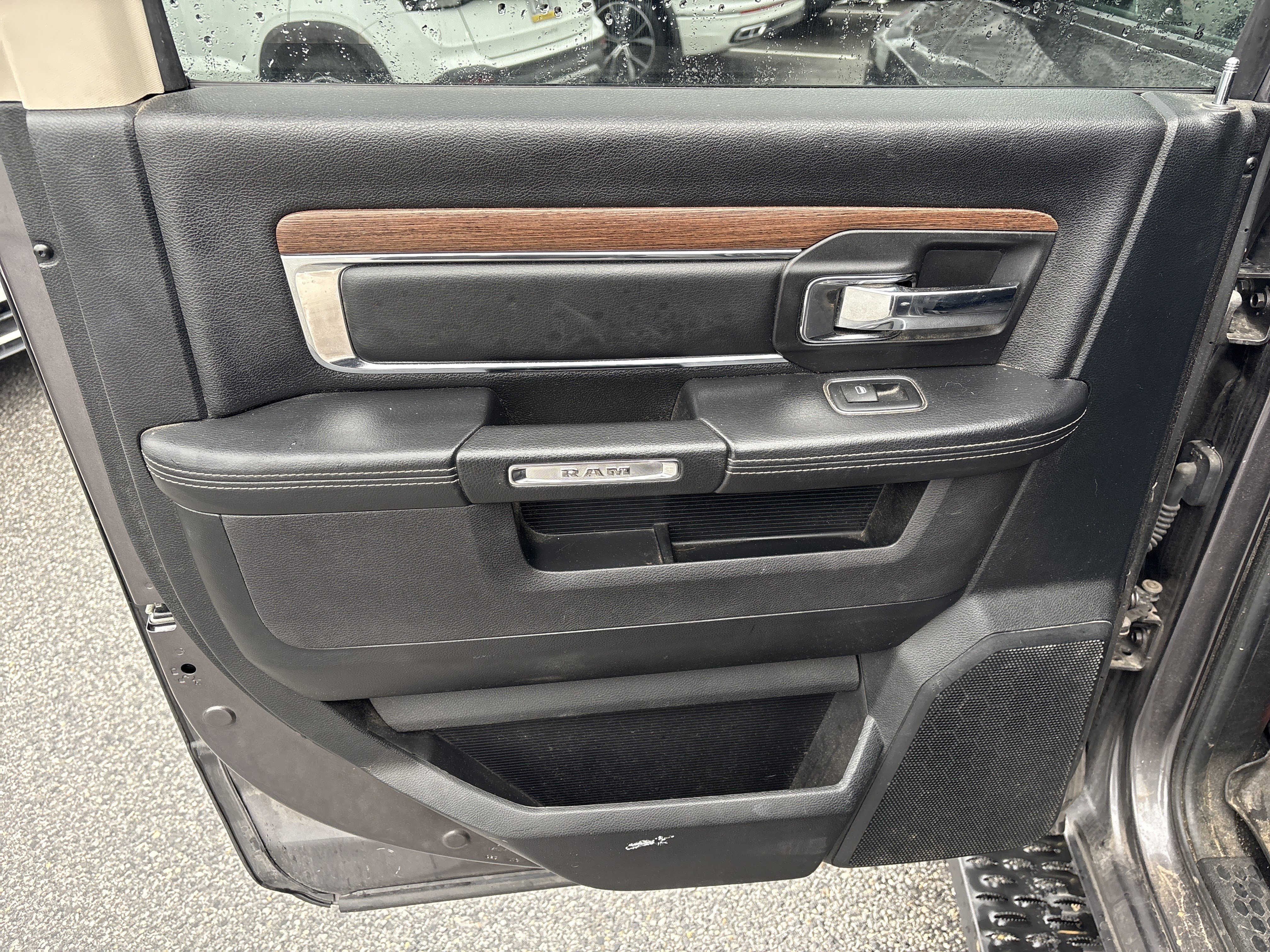 Used 2017 RAM 1500 Laramie w/ Convenience Group image 11