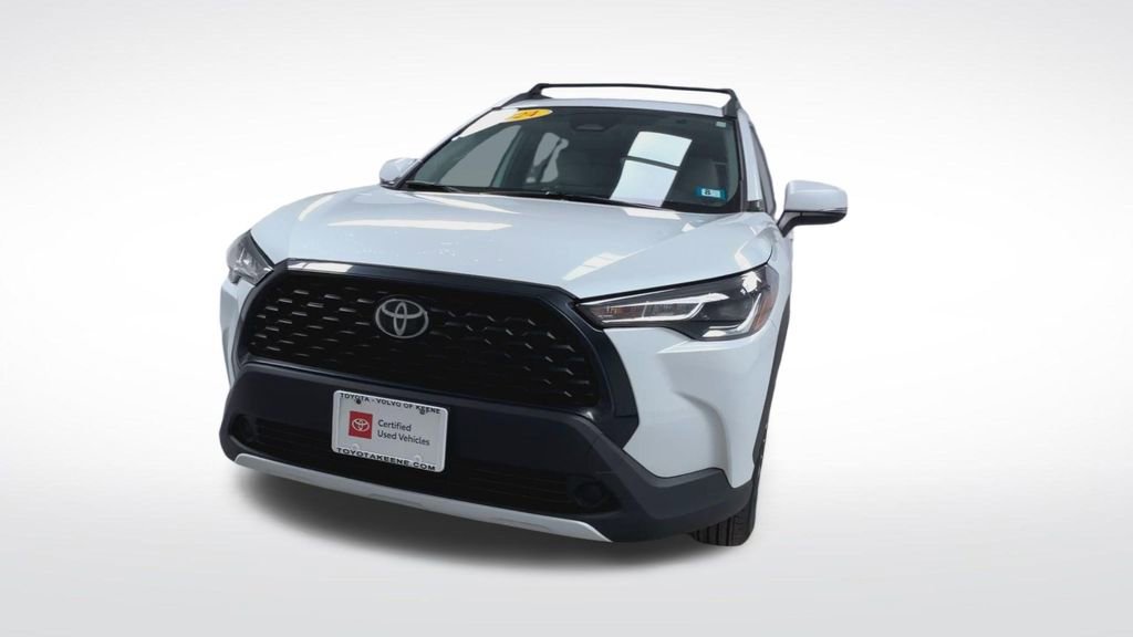 Certified 2024 Toyota Corolla Cross LE image 4