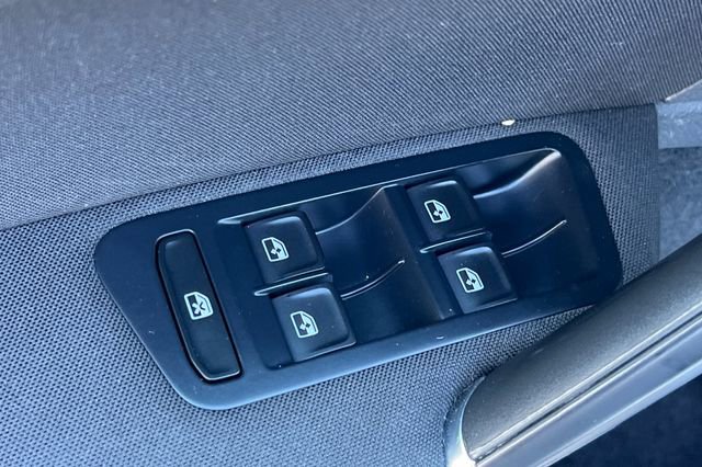 Used 2019 Volkswagen e-Golf SE image 12