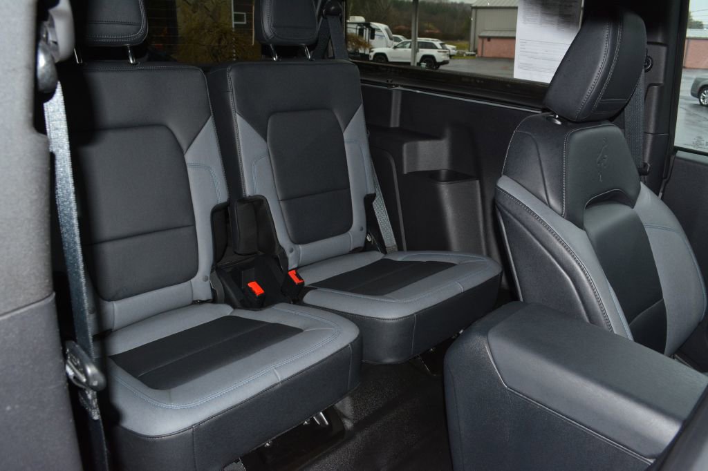 Used 2023 Ford Bronco Black Diamond w/ Sasquatch Package image 9