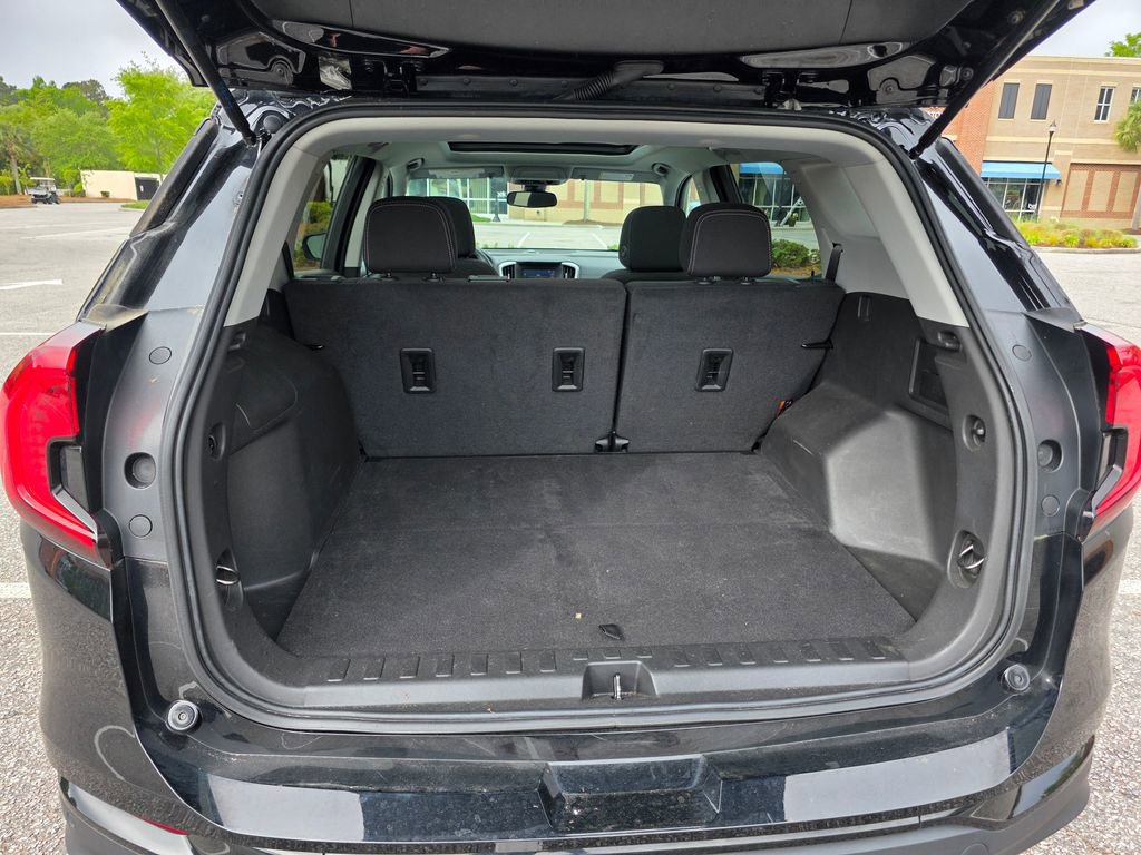 Used 2023 GMC Terrain SLE w/ Driver Convenience Package image 35