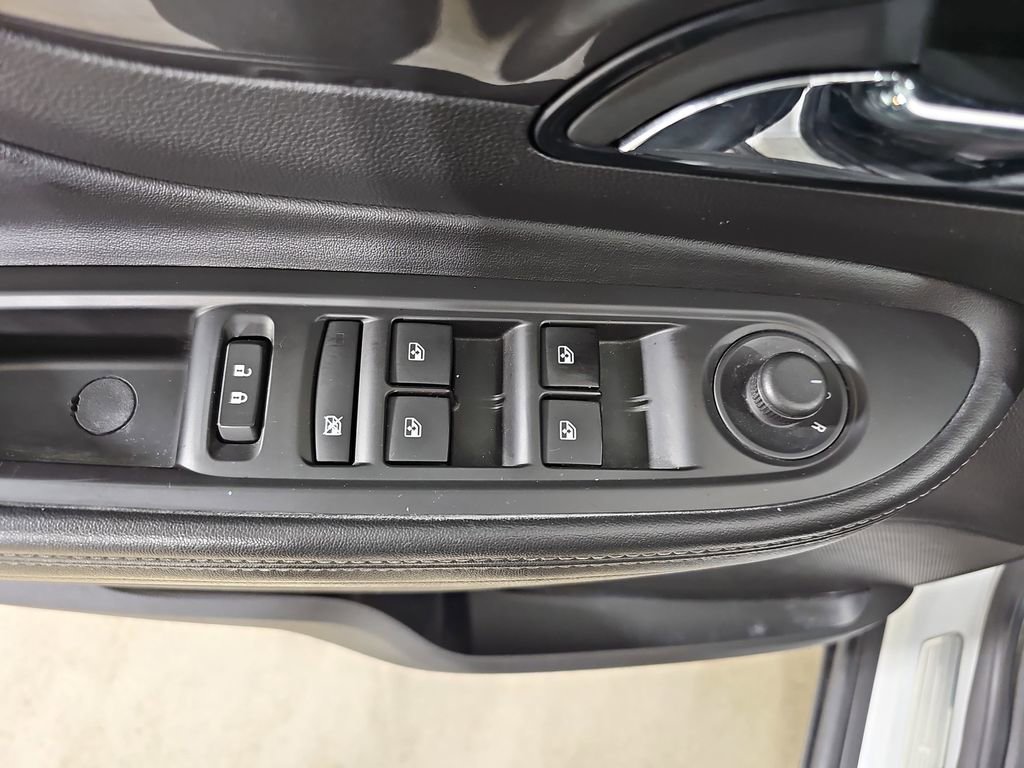 Used 2020 Buick Encore Preferred w/ Safety Package image 32