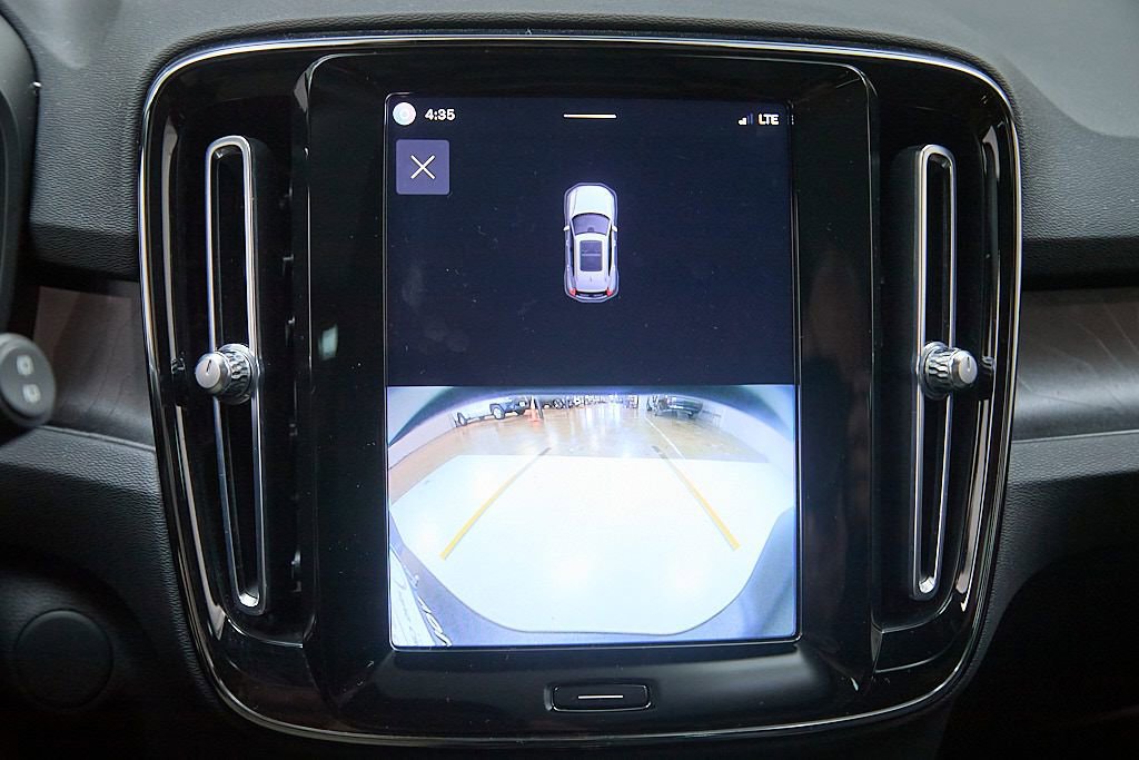 Certified 2023 Volvo XC40 Recharge Ultimate image 31