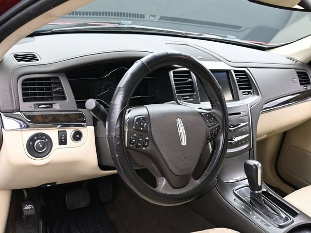 Used 2013 Lincoln MKS FWD image 14