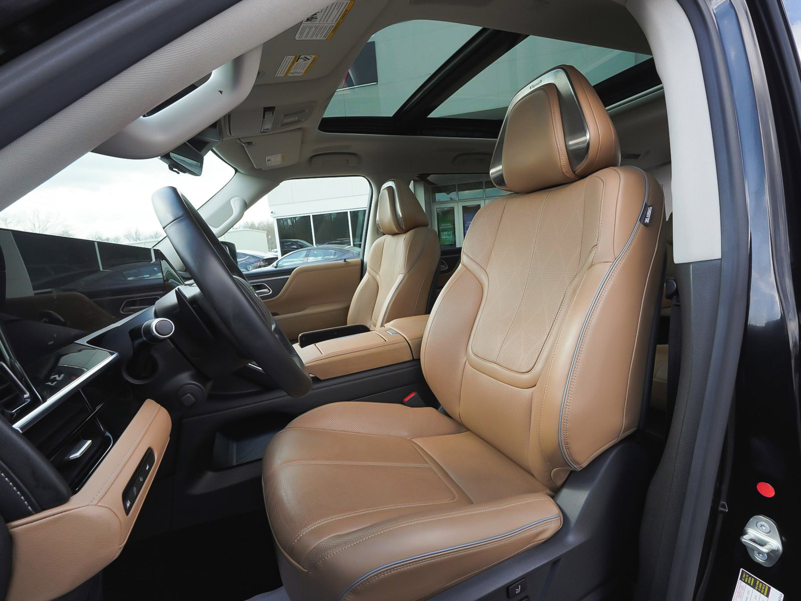 Used 2025 INFINITI QX80 Sensory AWD/4WD image 33