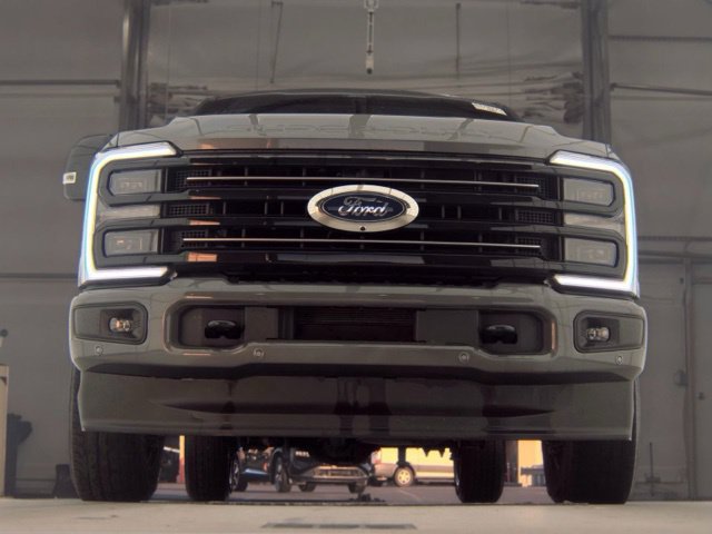 Used 2026 Ford F250 Platinum AWD/4WD image 2