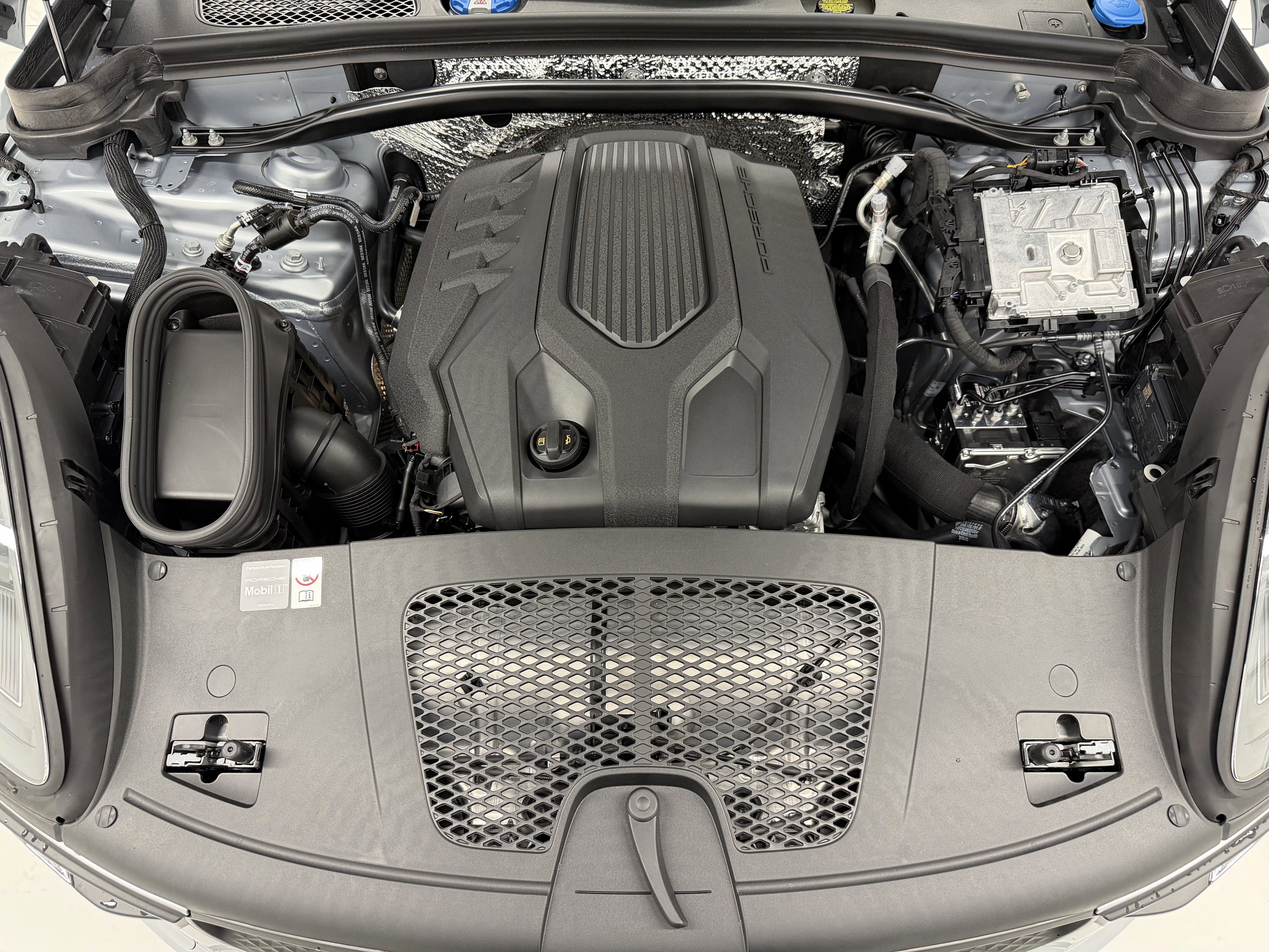 New 2026 Porsche Macan image 60