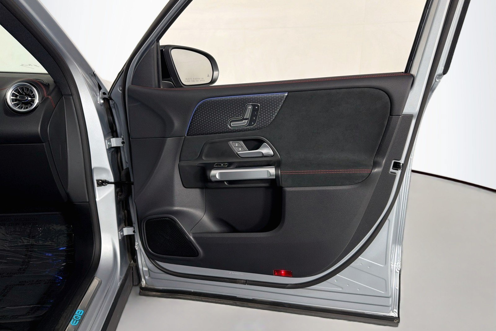 Certified 2024 Mercedes-Benz EQB 300 4MATIC image 25