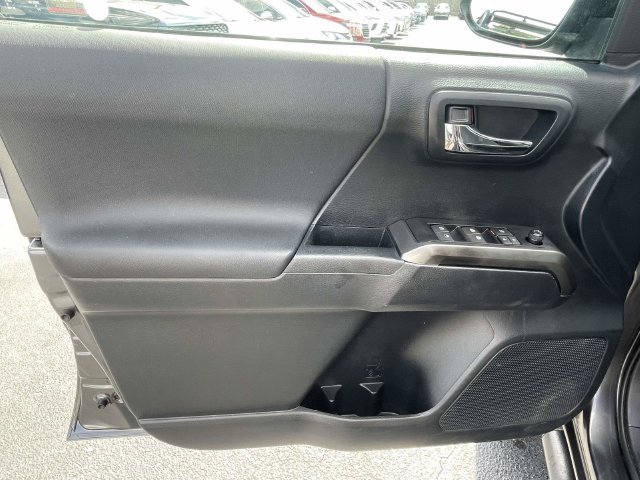 Used 2019 Toyota Tacoma TRD Sport AWD/4WD image 15