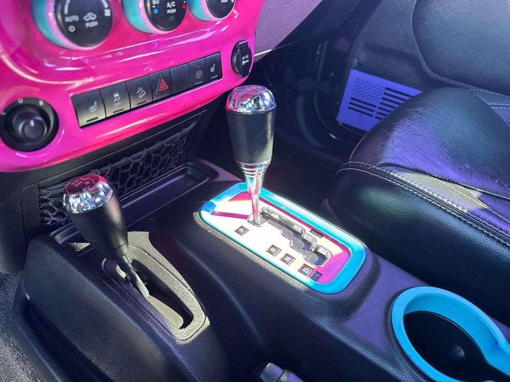 Used 2015 Jeep Wrangler Unlimited Rubicon image 38