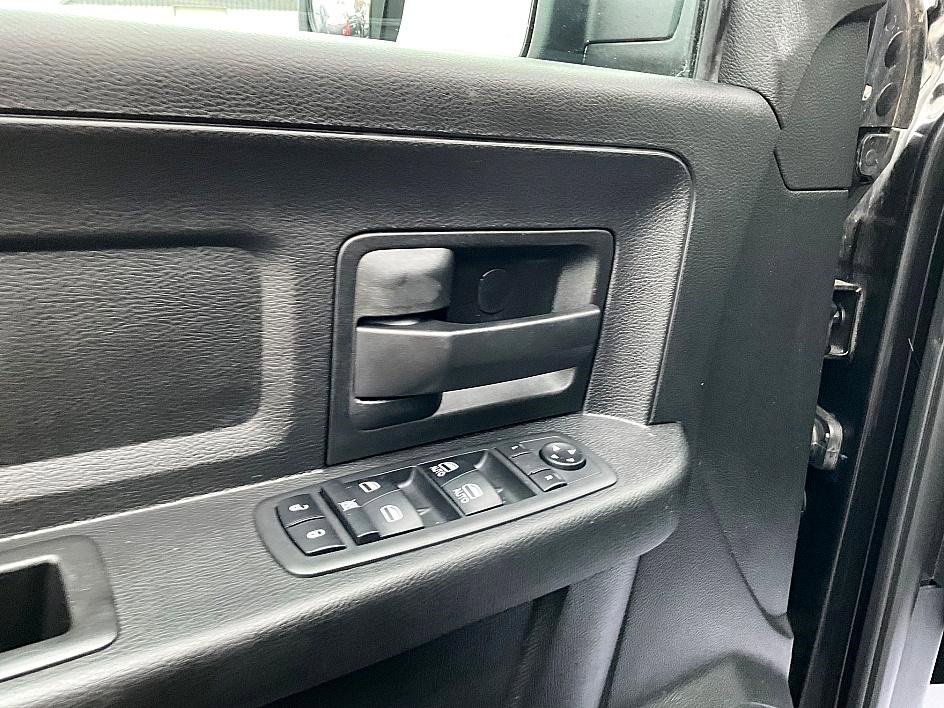 Used 2018 RAM 2500 Tradesman w/ Chrome Appearance Group image 11