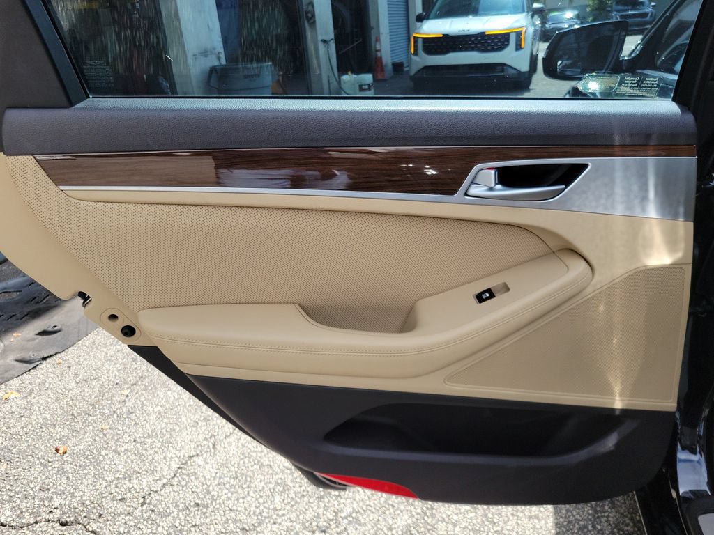 Used 2018 Genesis G80 3.8 RWD image 11