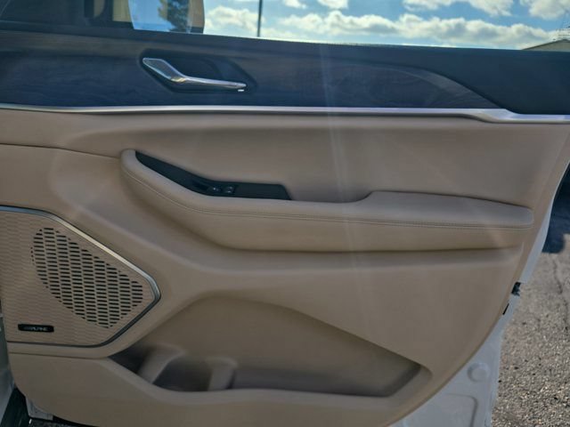 Used 2025 Jeep Grand Cherokee L Limited AWD/4WD image 23