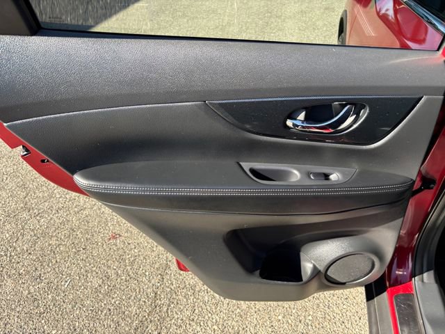 Used 2015 Nissan Rogue SL w/ SL Premium Package image 24