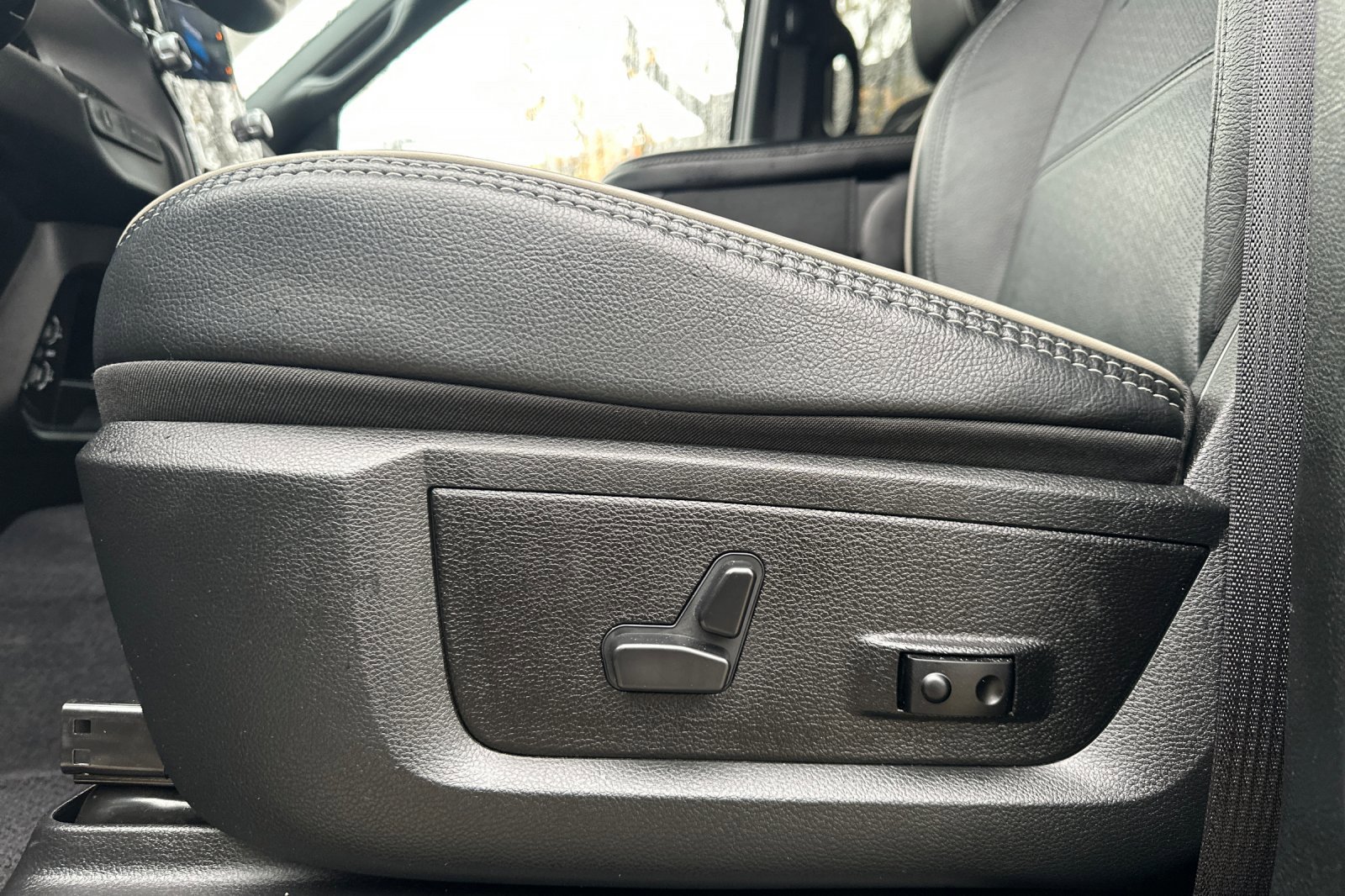 Used 2024 RAM 3500 Laramie w/ Sport Appearance Package image 13