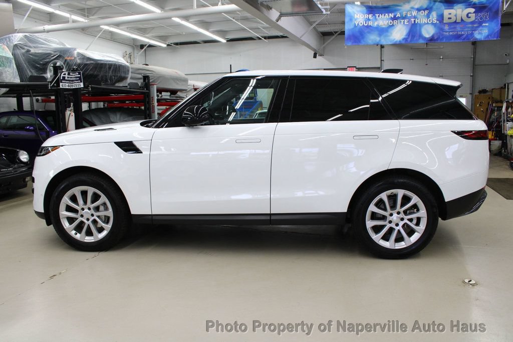 Used 2025 Land Rover Range Rover Sport SE AWD/4WD image 4