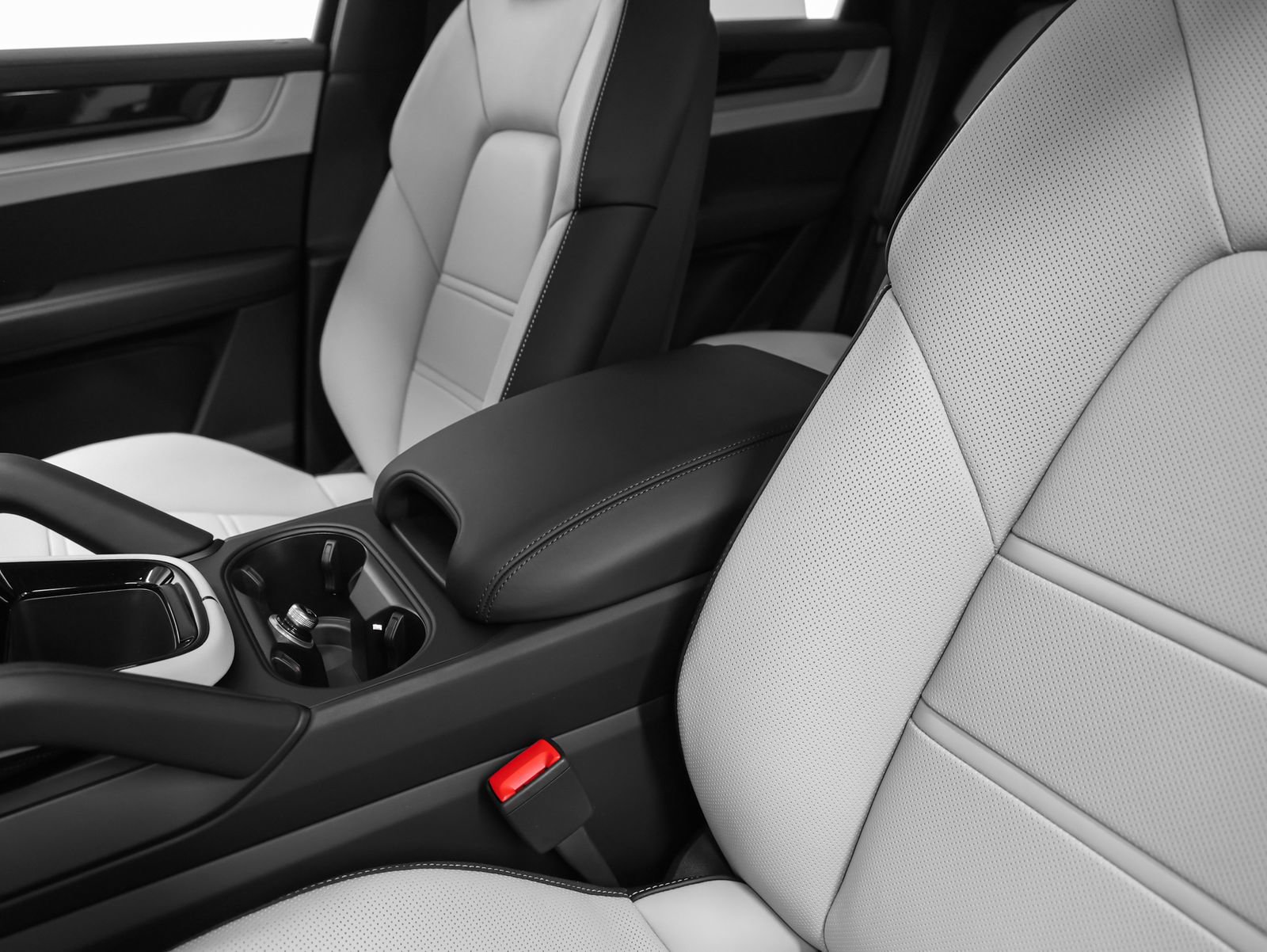 Certified 2026 Porsche Cayenne AWD/4WD image 32
