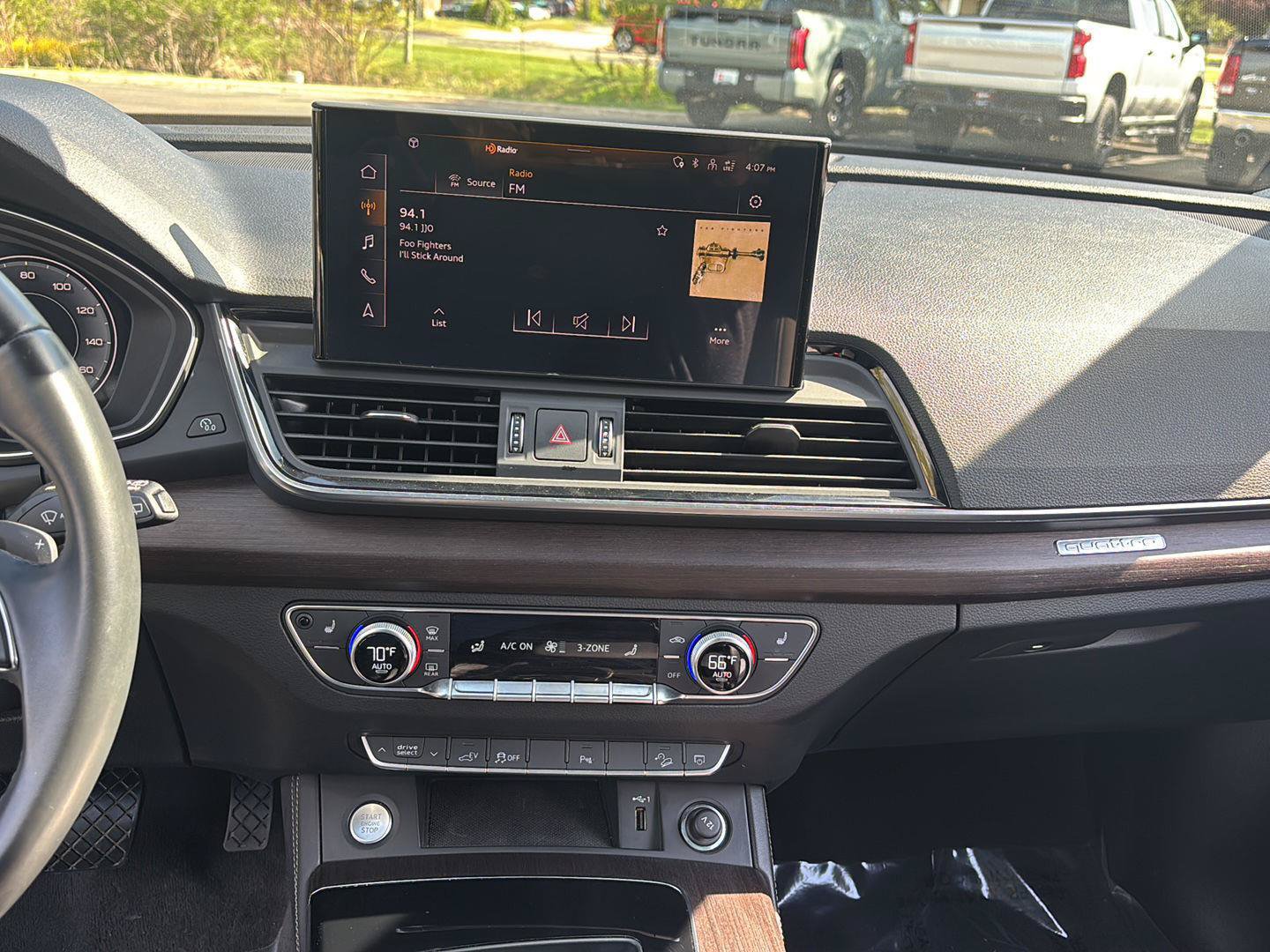 Used 2023 Audi Q5 e Premium Plus AWD/4WD image 25
