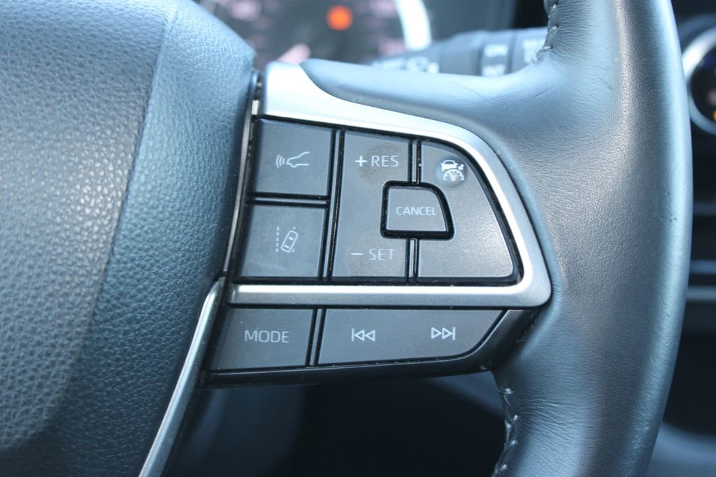Used 2024 Toyota Highlander LE image 37