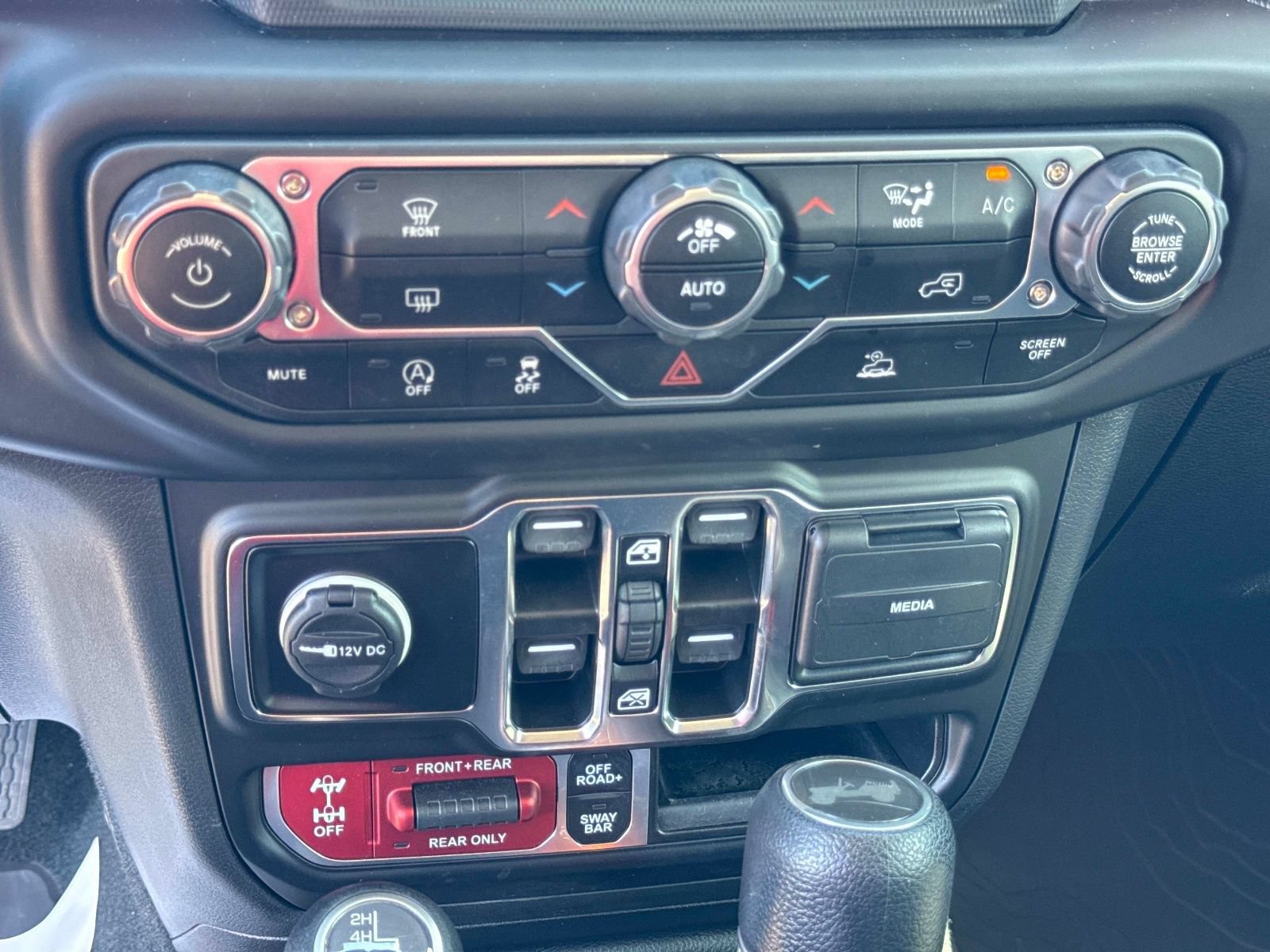 Used 2023 Jeep Wrangler Unlimited Rubicon AWD/4WD image 18