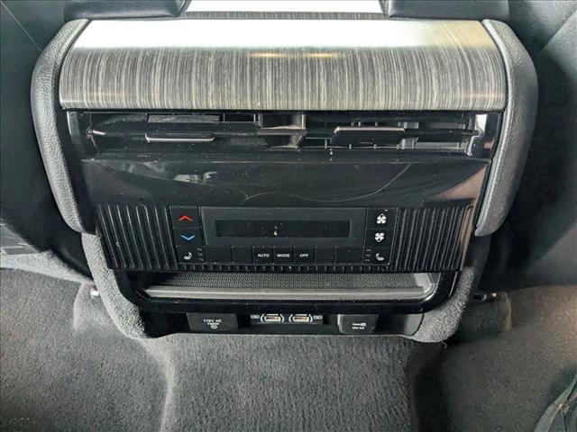 Used 2024 Jeep Wagoneer L Series II w/ Flexible Seating Group image 18