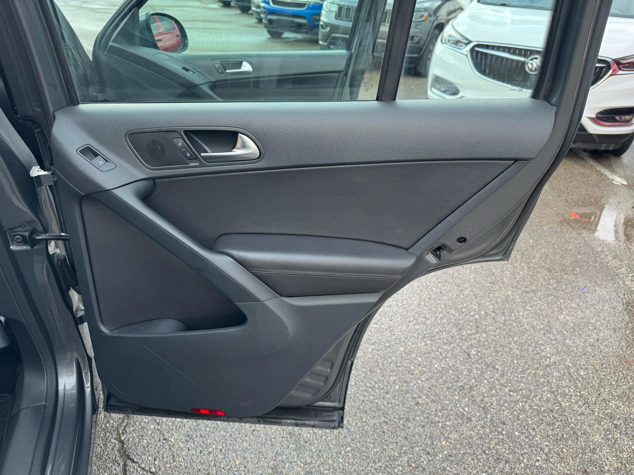 Used 2016 Volkswagen Tiguan S image 20