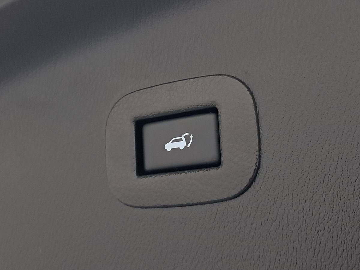 Used 2017 INFINITI QX80 4WD w/ Driver Assistance Package image 35