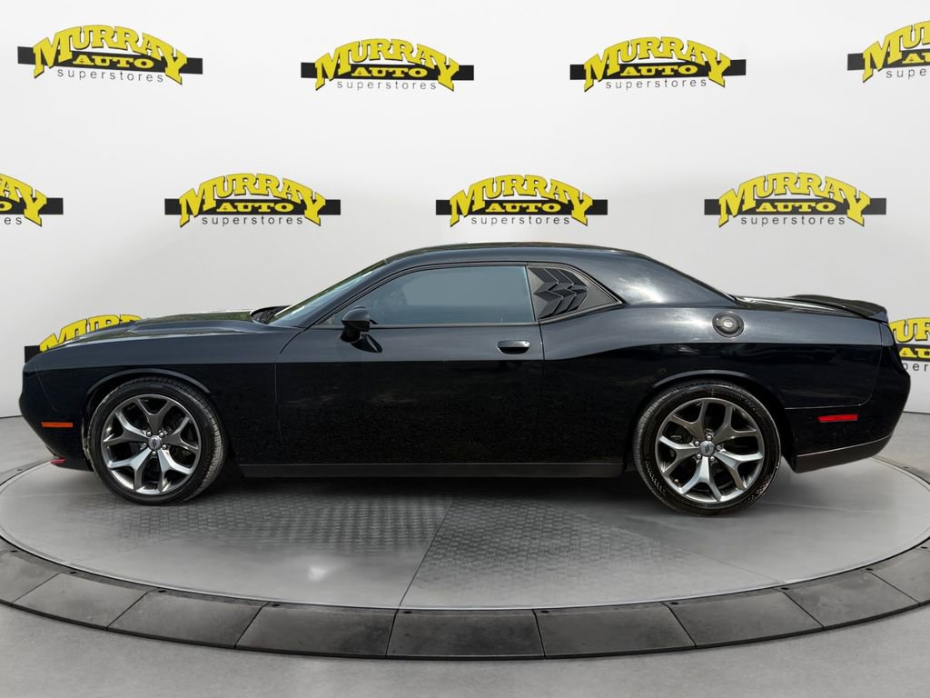 Used 2017 Dodge Challenger SXT RWD image 2