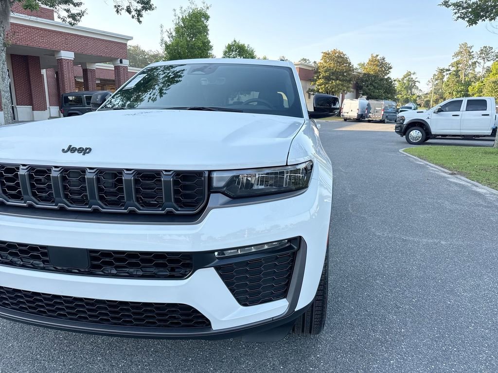 New 2026 Jeep Grand Cherokee L Limited w/ Limited Altitude Package AWD/4WD image 9