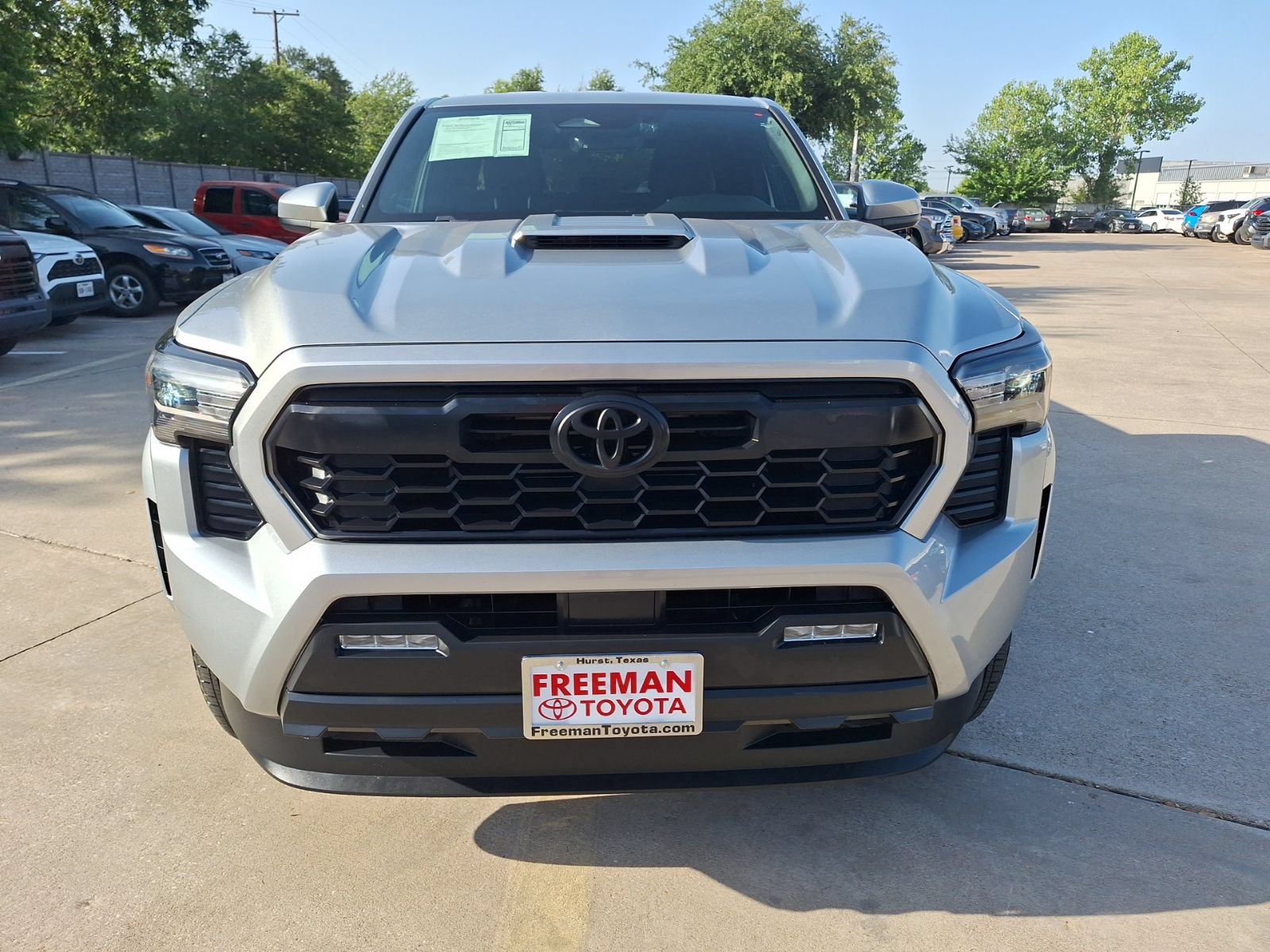 Used 2024 Toyota Tacoma TRD Sport AWD/4WD image 9