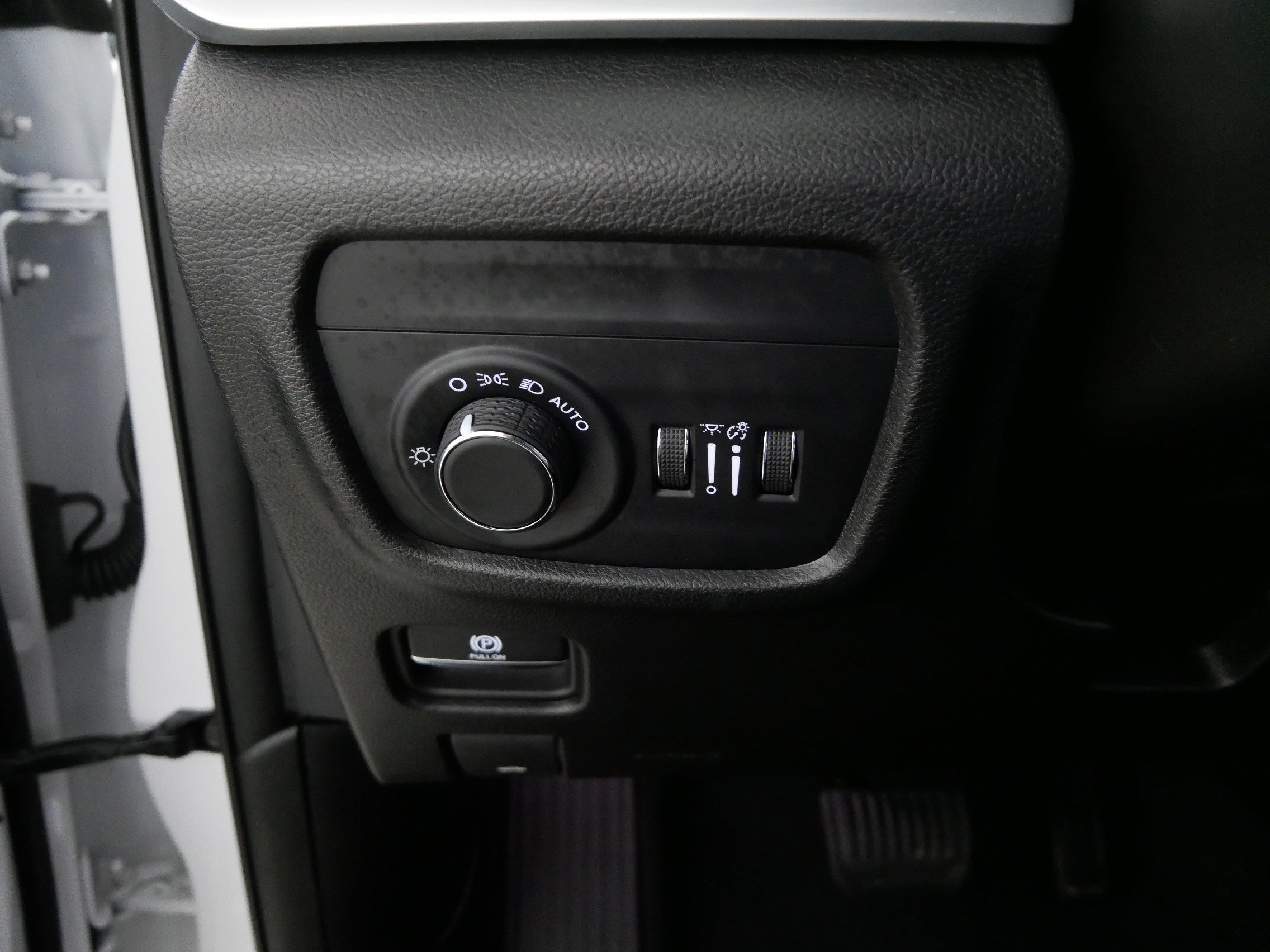 Used 2025 Jeep Grand Cherokee Altitude AWD/4WD image 26