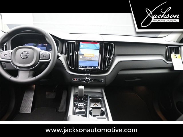Used 2025 Volvo XC60 B5 Core w/ Climate Package image 9