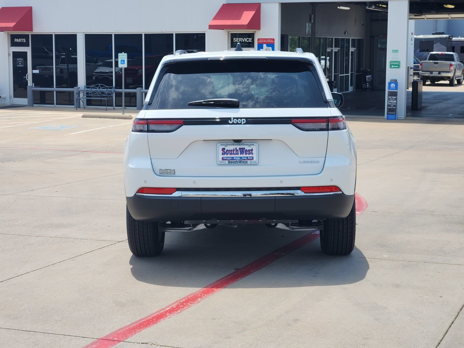 New 2026 Jeep Grand Cherokee Laredo RWD image 8
