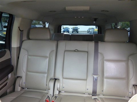 Used 2019 Chevrolet Suburban LT image 18