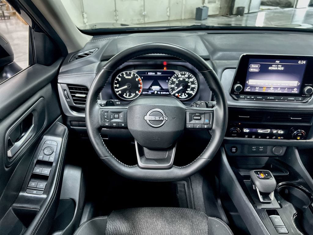Used 2025 Nissan Rogue SV FWD image 18