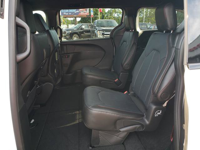 New 2027 Chrysler Pacifica Select FWD image 12