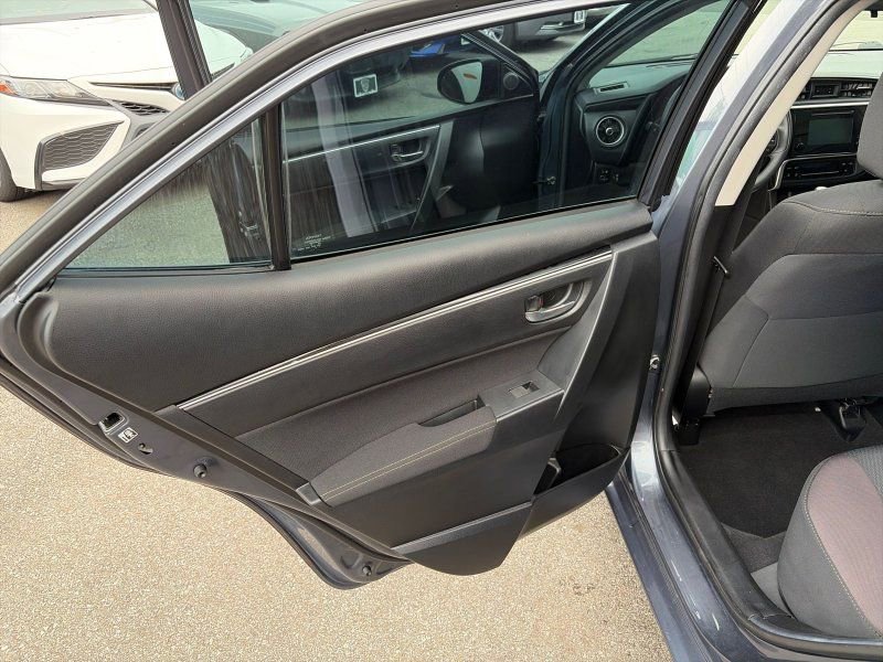 Used 2018 Toyota Corolla LE FWD image 11