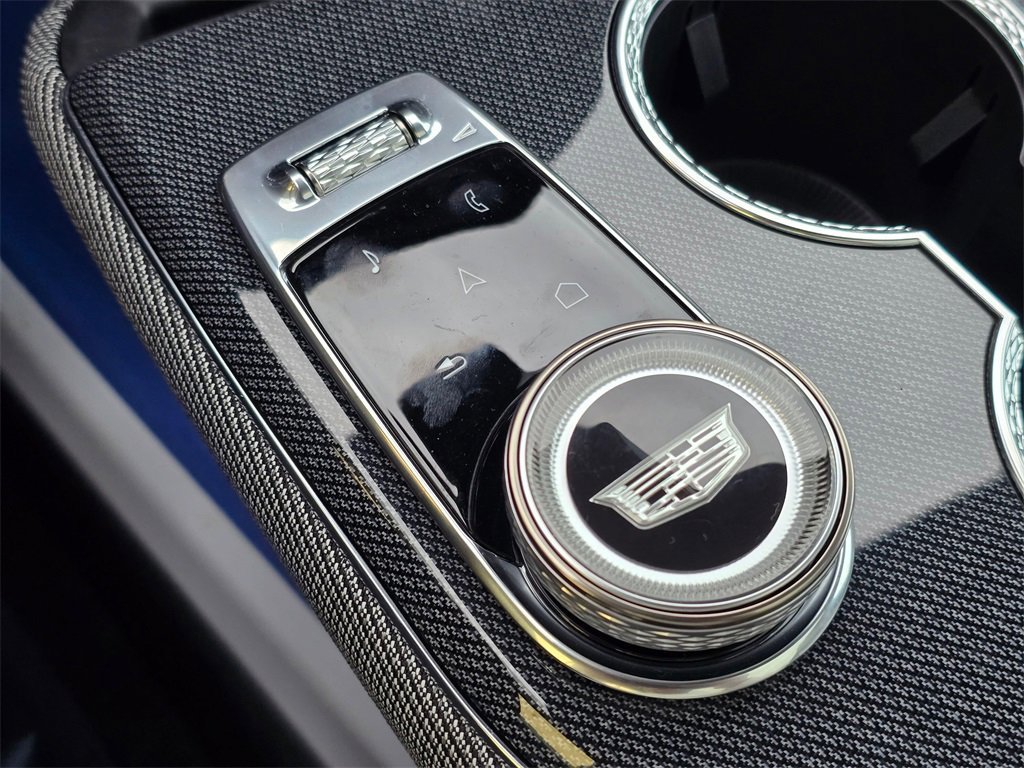 New 2026 Cadillac Optiq Luxury 1 image 31