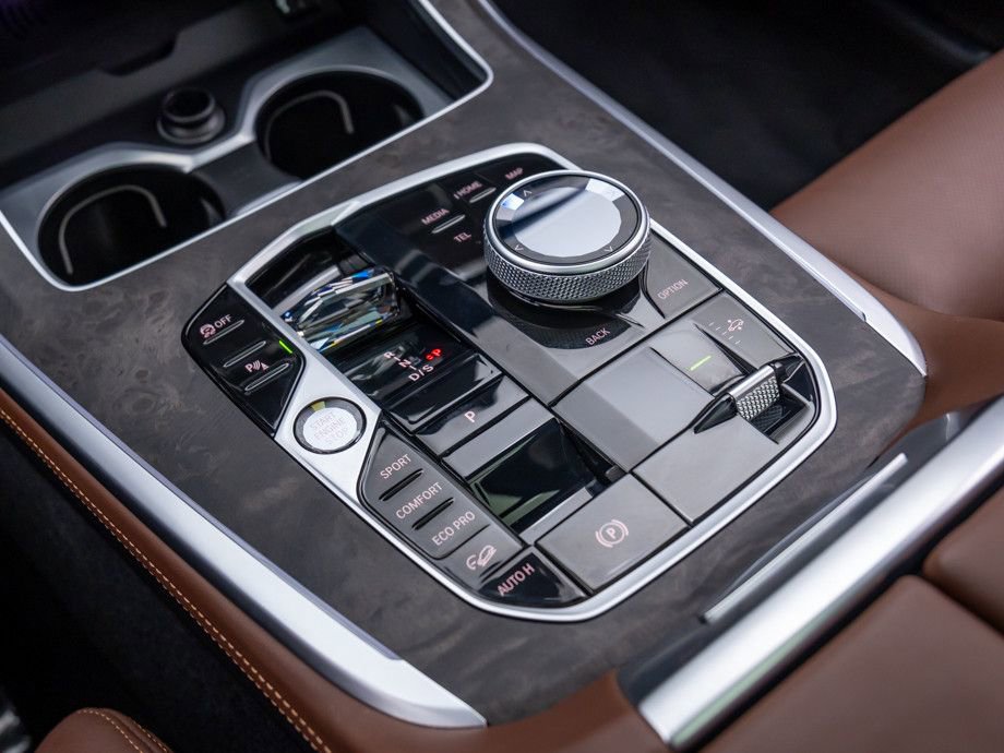 Certified 2025 BMW X7 M60i w/ Executive Package image 32