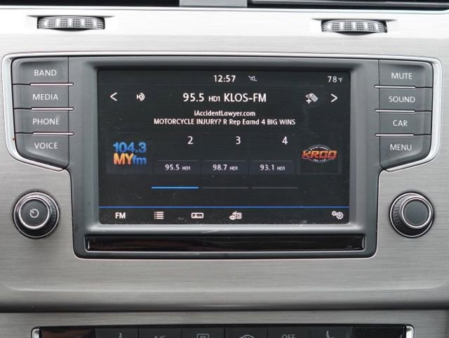 Used 2017 Volkswagen Golf Wolfsburg Edition image 23