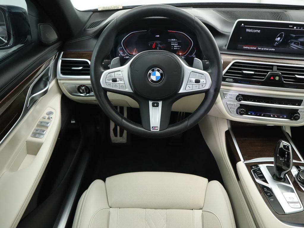 Certified 2022 BMW 750i xDrive w/ Luxury Rear Seating Package image 10