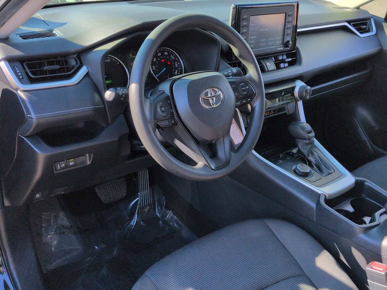 Used 2021 Toyota RAV4 LE image 15