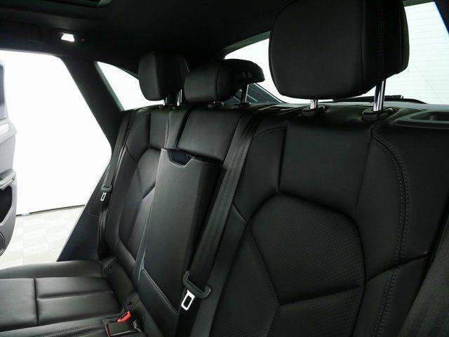 Certified 2026 Porsche Macan AWD/4WD image 22
