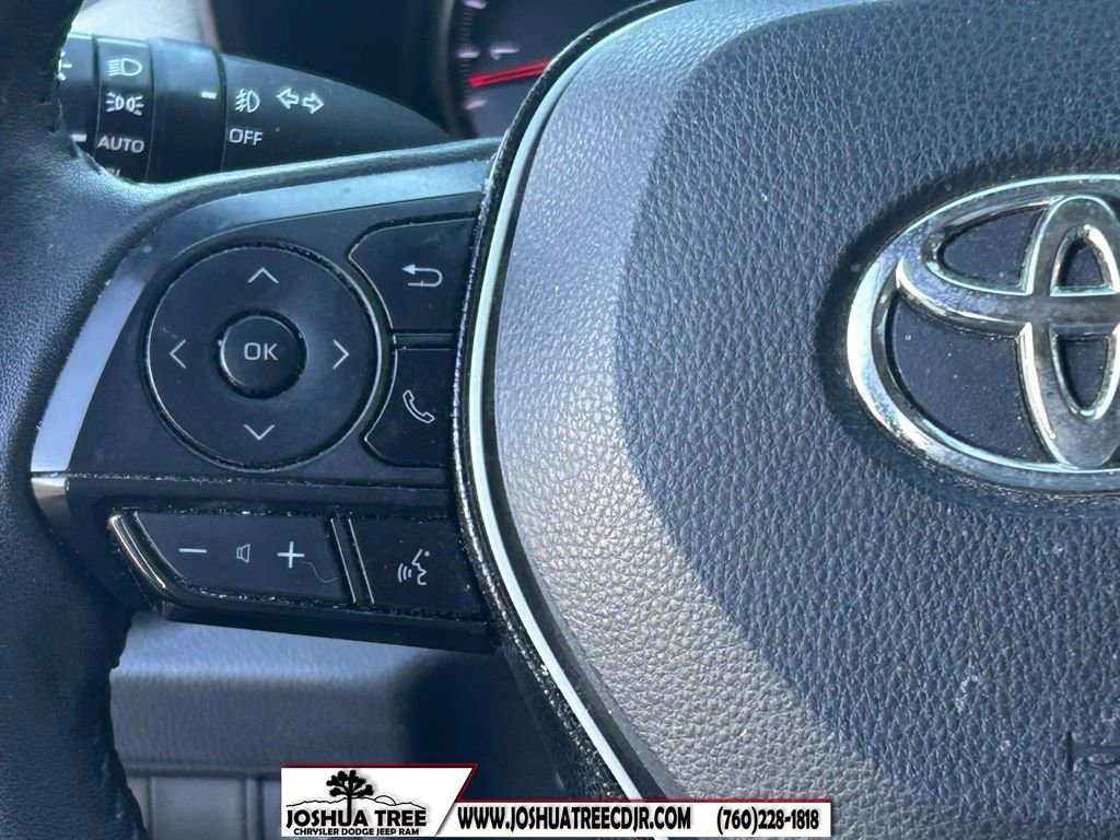 Used 2021 Toyota RAV4 XLE Premium image 19
