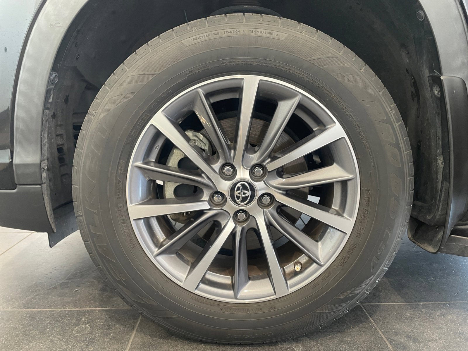 Used 2019 Toyota Highlander XLE FWD image 26