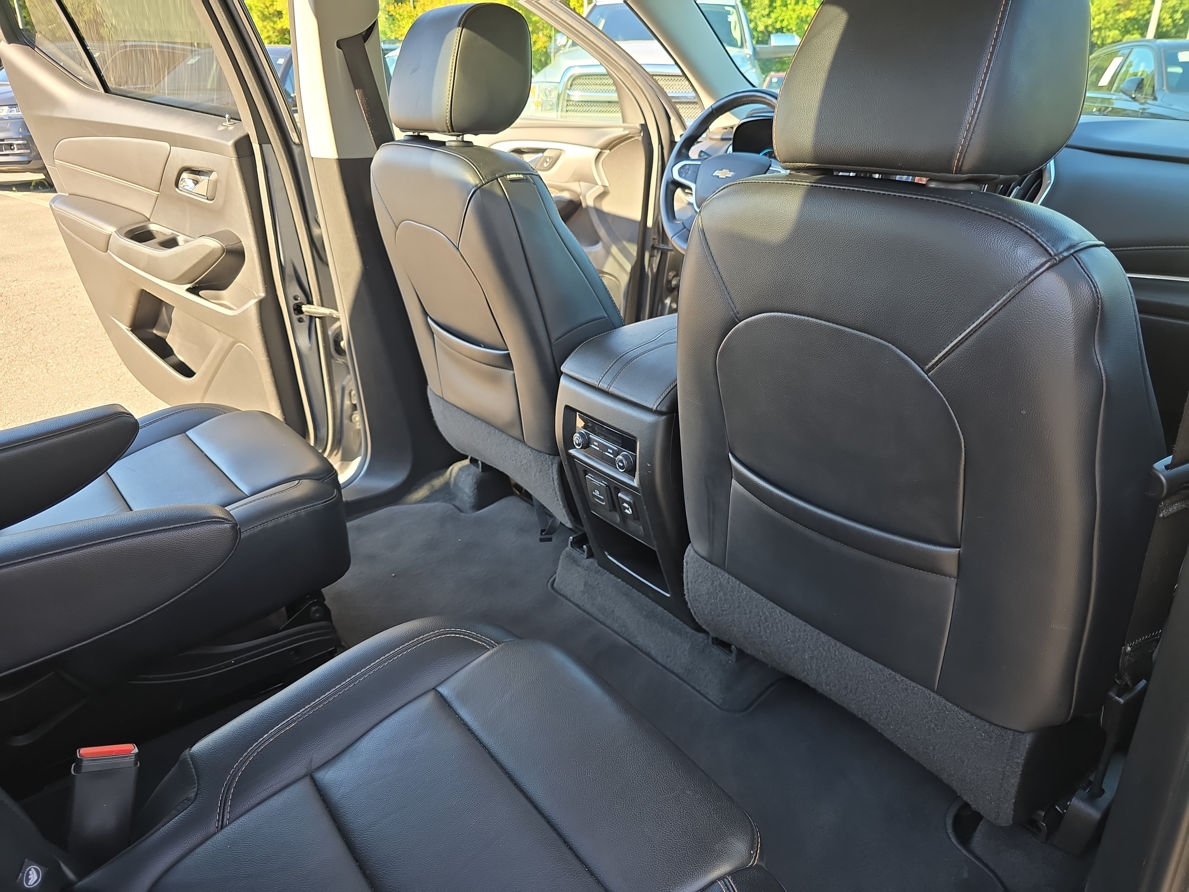 Used 2019 Chevrolet Traverse LT w/ LT Premium Package AWD/4WD image 11