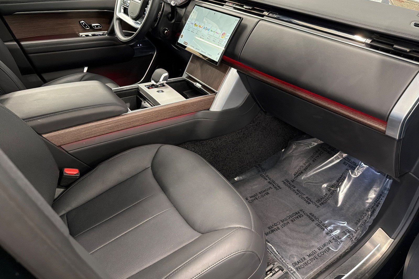 Certified 2025 Land Rover Range Rover SE AWD/4WD image 28