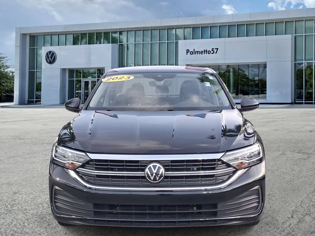 Certified 2023 Volkswagen Jetta SE FWD image 2