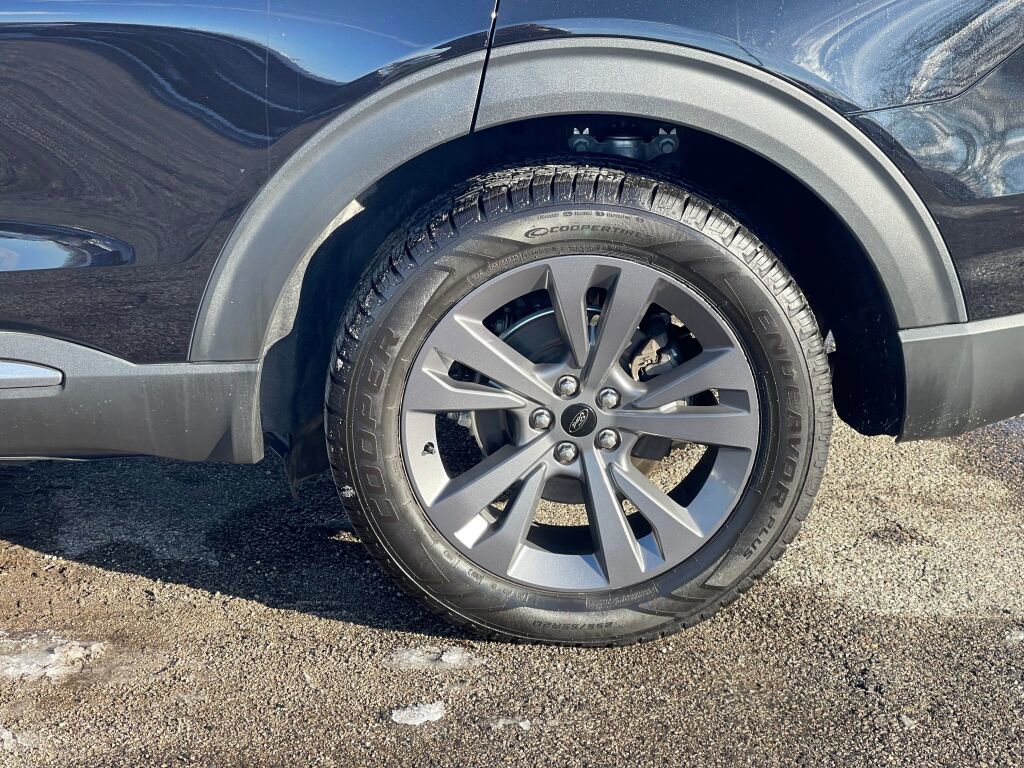 Used 2023 Ford Explorer XLT w/ Equipment Group 202A image 27